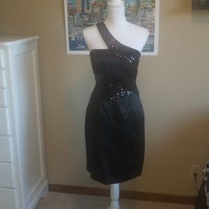Black One-shoulder Sequined Cocktail Dress